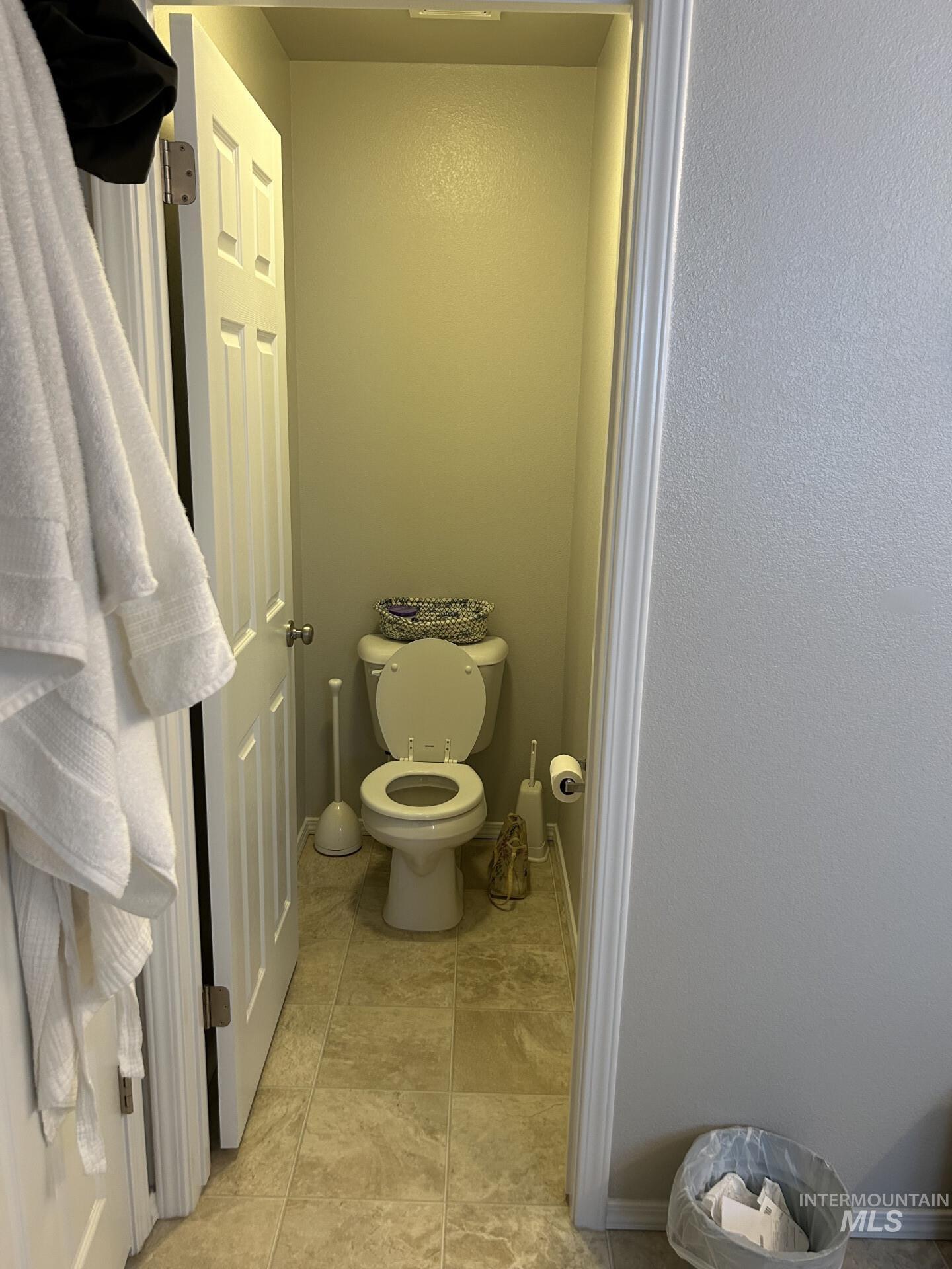 5614 Barkley Way Caldwell, ID 83607 - Photo 44 of 50 Bathroom with toilet and a textured wall