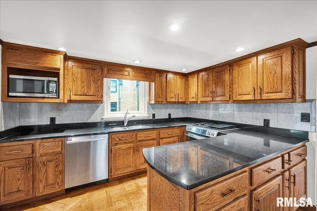 $349,900 | 4008 Knoxville Avenue, Peoria, IL 61614