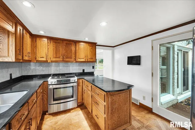 $349,900 | 4008 Knoxville Avenue, Peoria, IL 61614