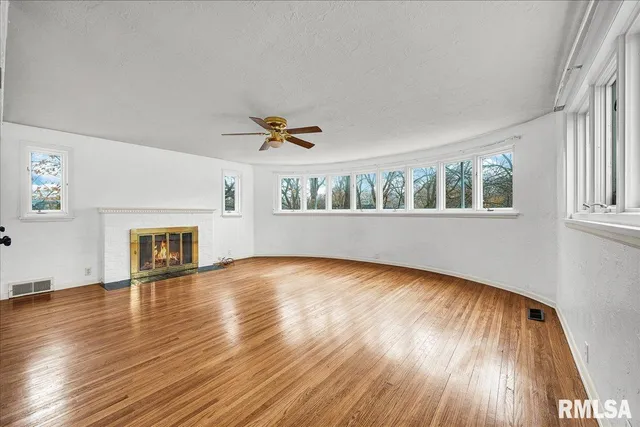 $349,900 | 4008 Knoxville Avenue, Peoria, IL 61614