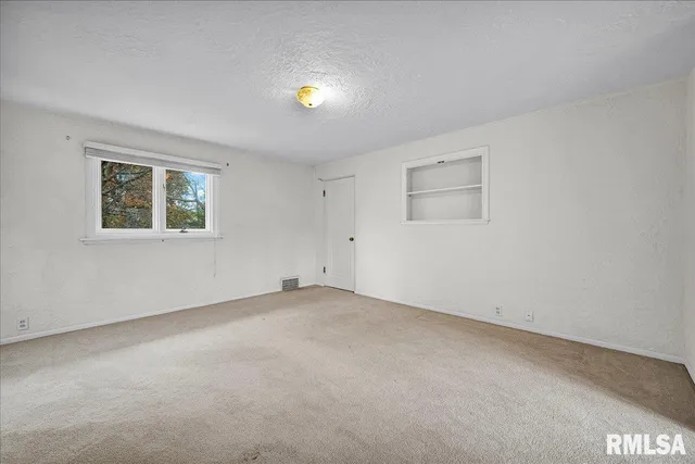 $349,900 | 4008 Knoxville Avenue, Peoria, IL 61614