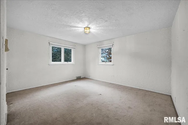 $349,900 | 4008 Knoxville Avenue, Peoria, IL 61614