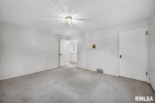 $349,900 | 4008 Knoxville Avenue, Peoria, IL 61614