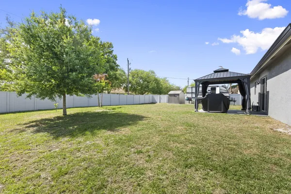 a view of a house with a backyard
