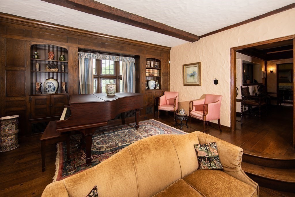 17 Longview Road Reading, MA 01867 - Photo 19 of 42 a living room with furniture