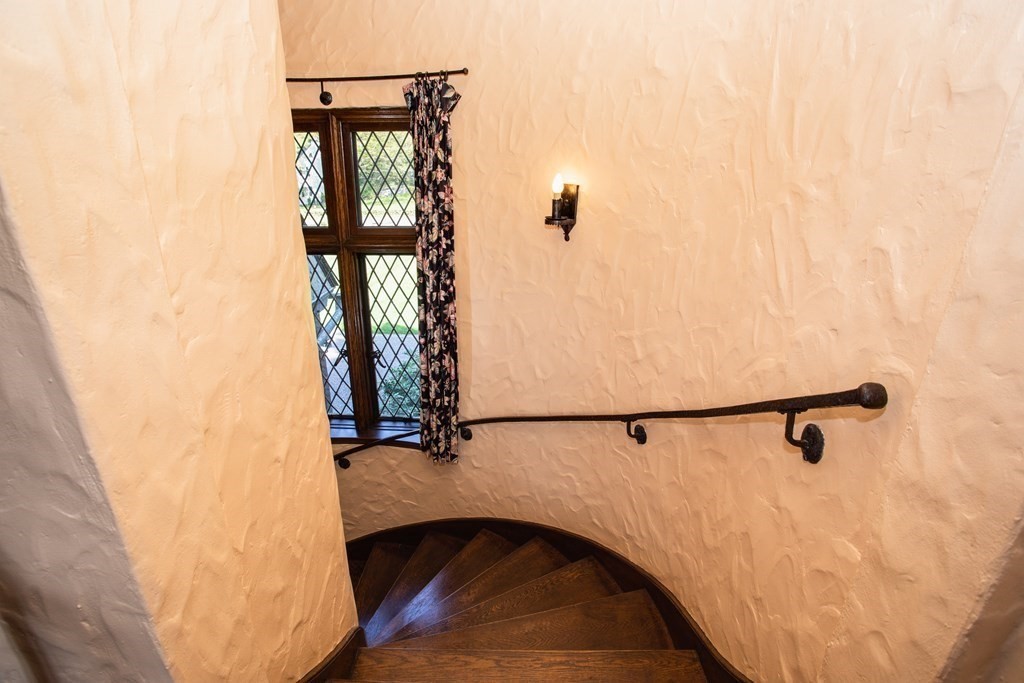 17 Longview Road Reading, MA 01867 - Photo 21 of 42 a view of balcony with wooden floor