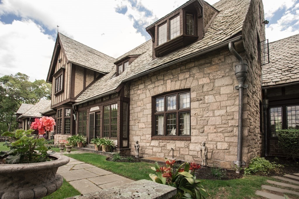 17 Longview Road Reading, MA 01867 - Photo 39 of 42 a brick building with a large windows