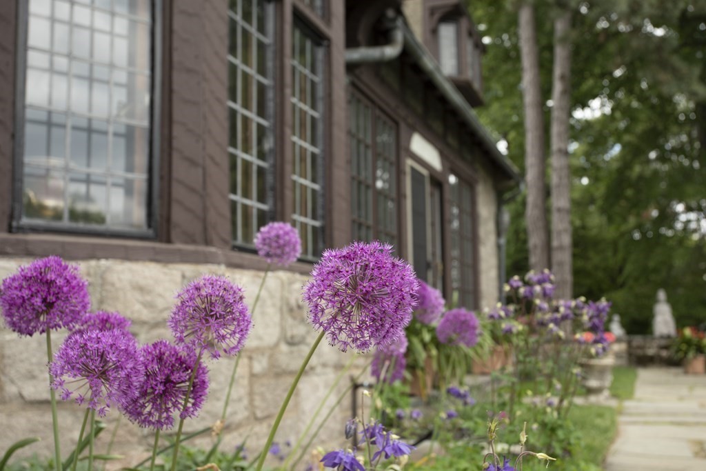 17 Longview Road Reading, MA 01867 - Photo 40 of 42 a front view of multi story residential apartment building