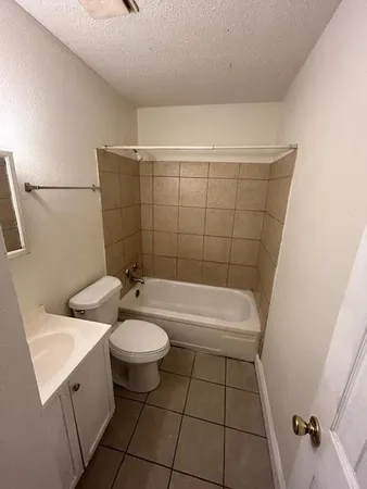 $1,250 | 5997 Tullis Drive, Unit B, New Orleans, LA 70131