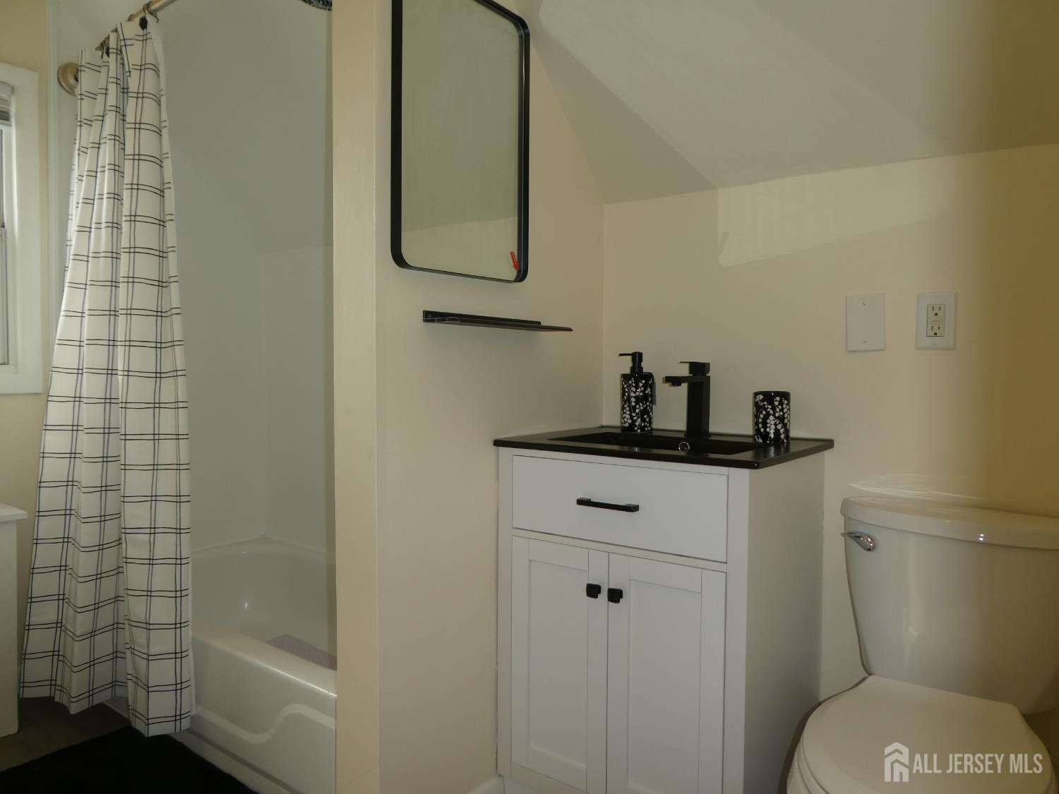 1354 Stelton Road Piscataway, NJ 08854 - Photo 13 of 19