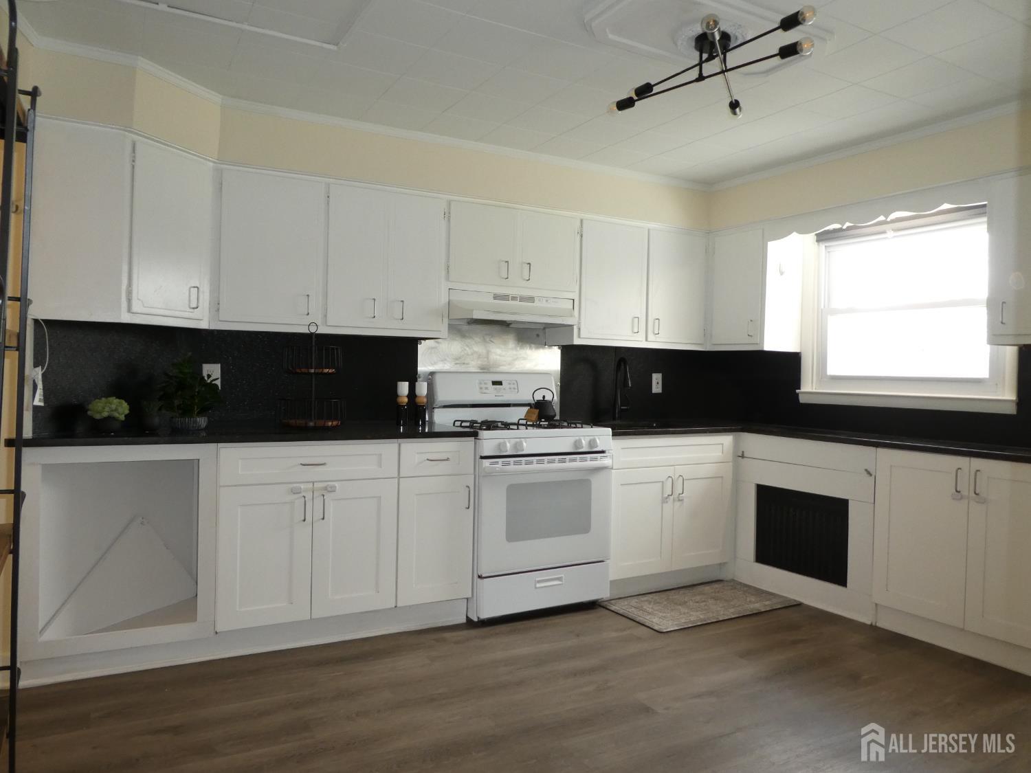 1354 Stelton Road Piscataway, NJ 08854 - Photo 4 of 19