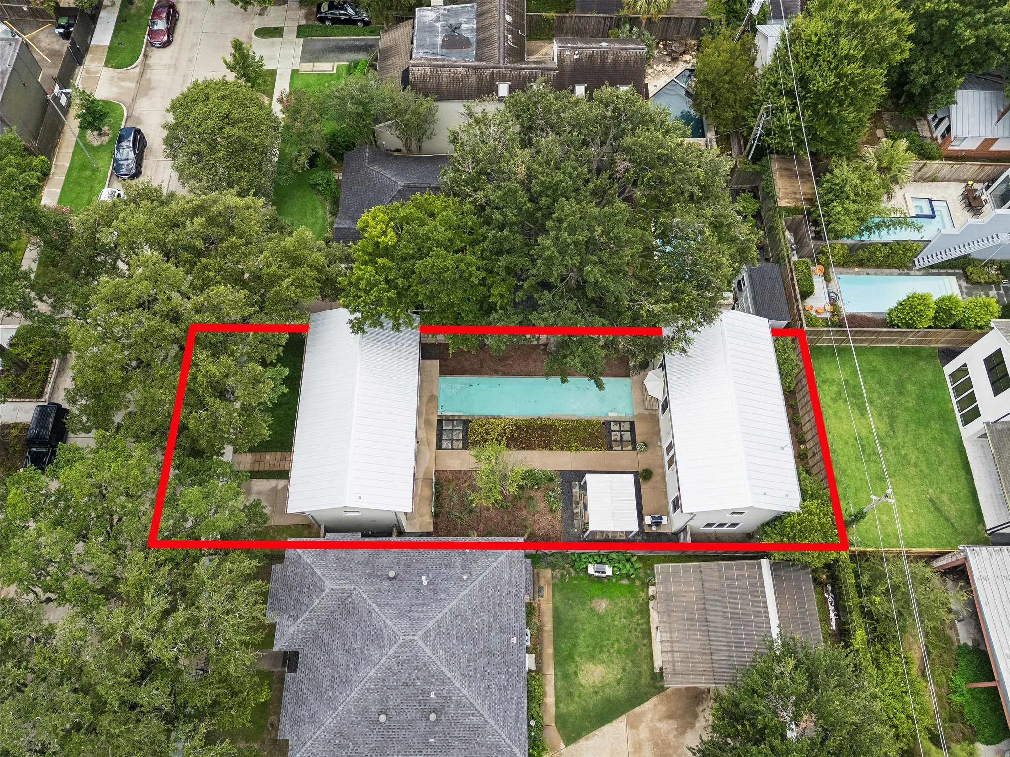 1418 Kipling Street Houston, TX 77006 - Photo 40 of 42 Another aerial view marking the boundaries of the lot. It also shows the beautiful Oak trees that surround the property and keep it cool in the summer.
