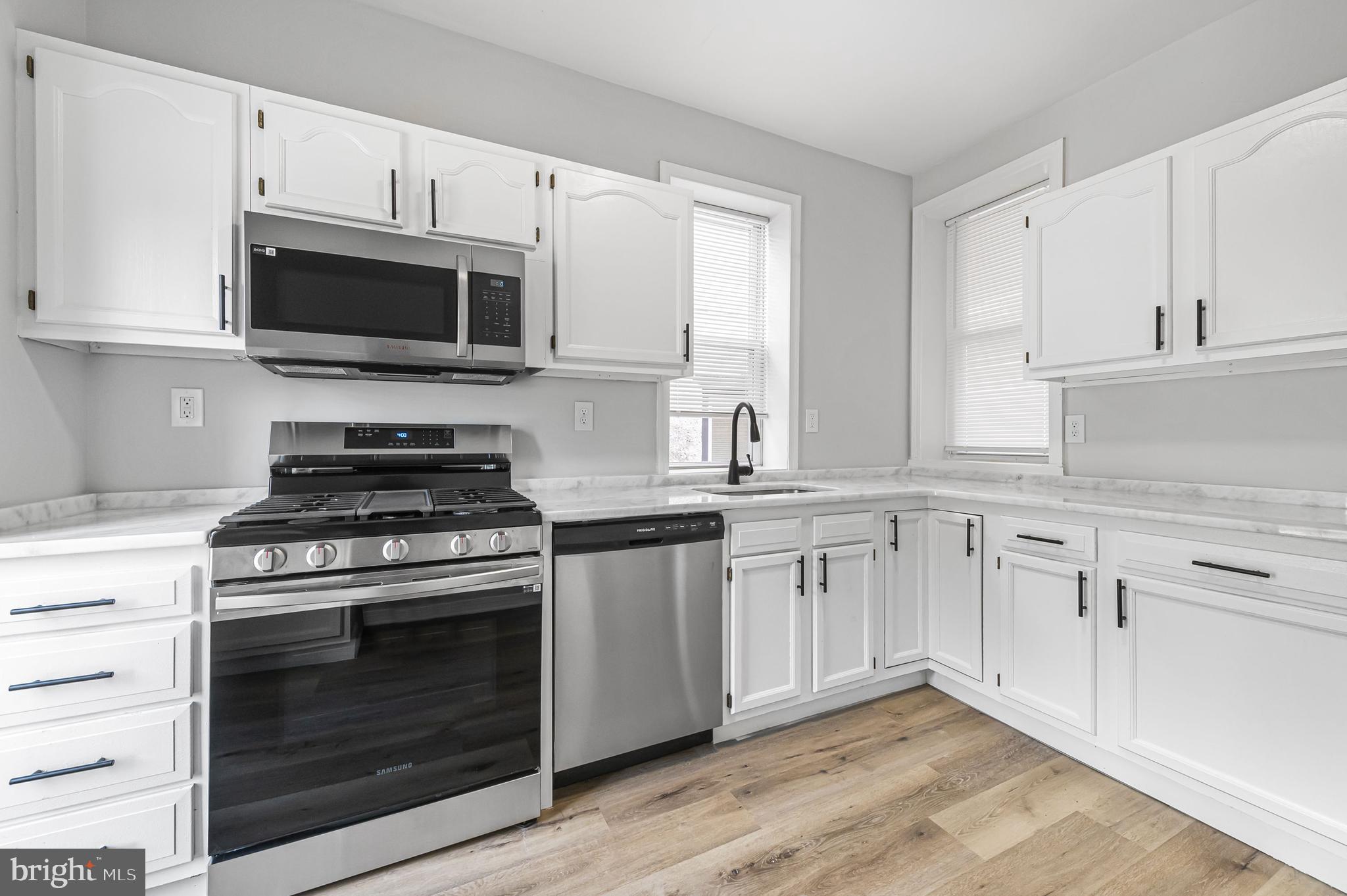 253 Beech Street Pottstown, PA 19464 - Photo 2 of 34