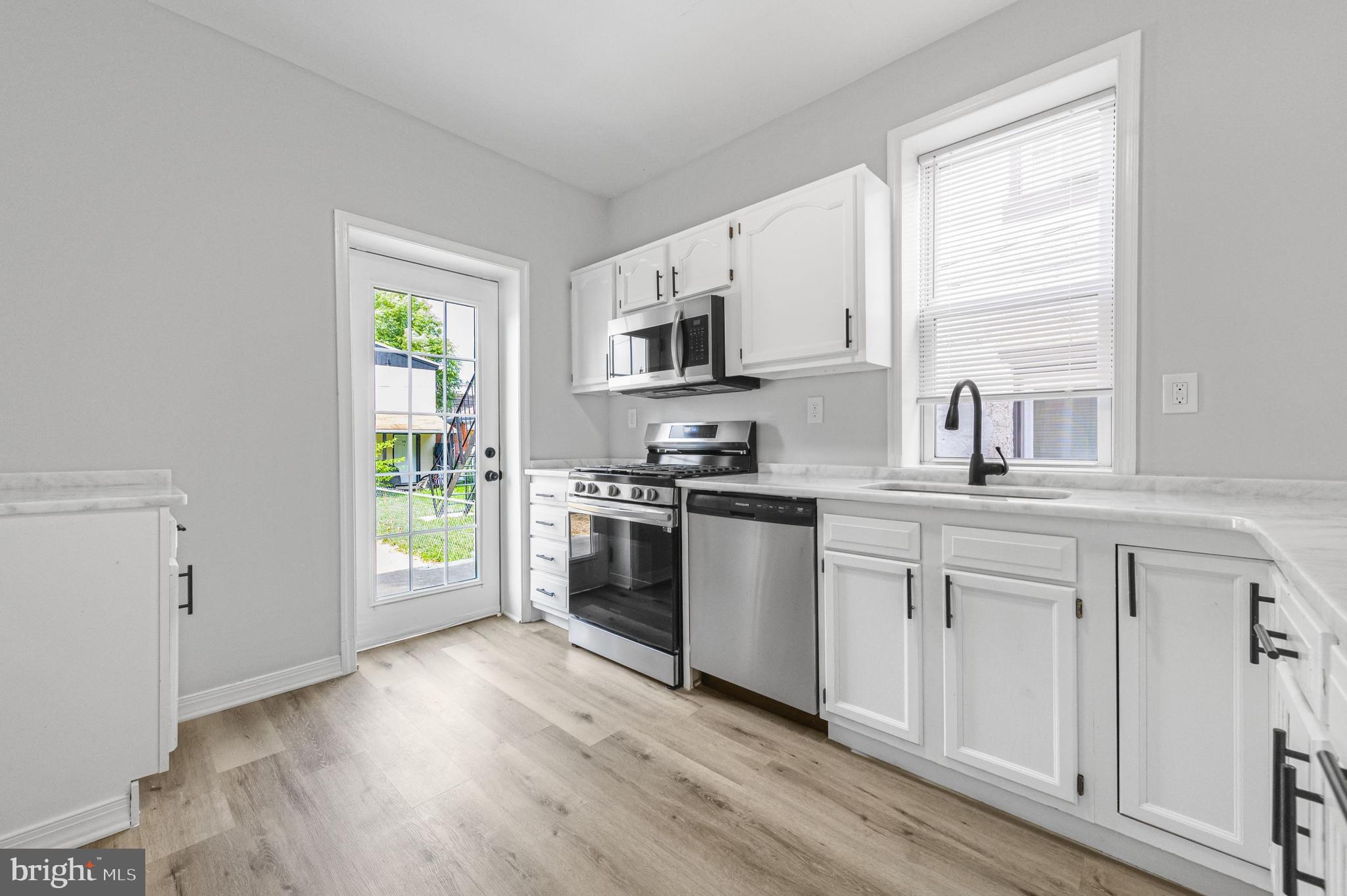 253 Beech Street Pottstown, PA 19464 - Photo 3 of 34