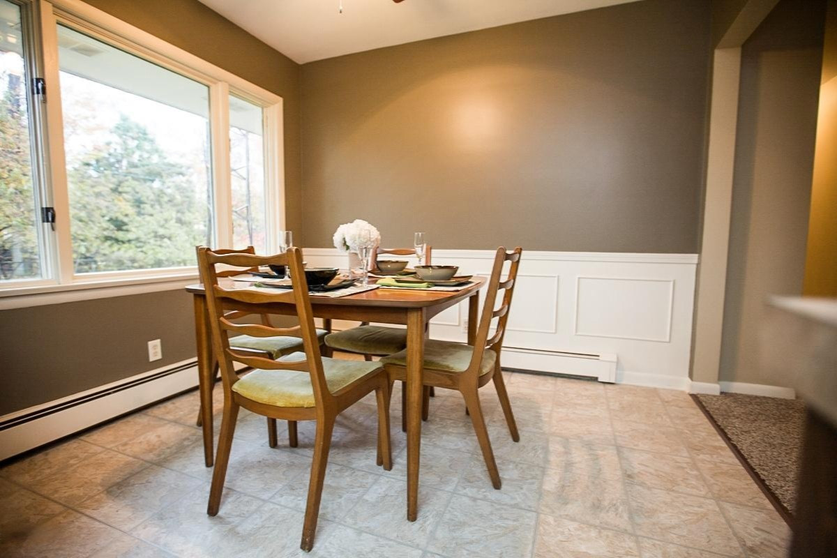 1136 Woodside Road Muskegon, MI 49441 - Photo 8 of 17 Dining