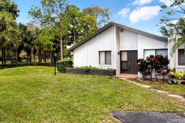 $2,500 | 4327 Palm Forest Drive North, Delray Beach, FL 33445