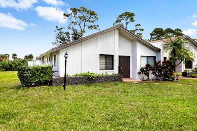 $2,500 | 4327 Palm Forest Drive North, Delray Beach, FL 33445