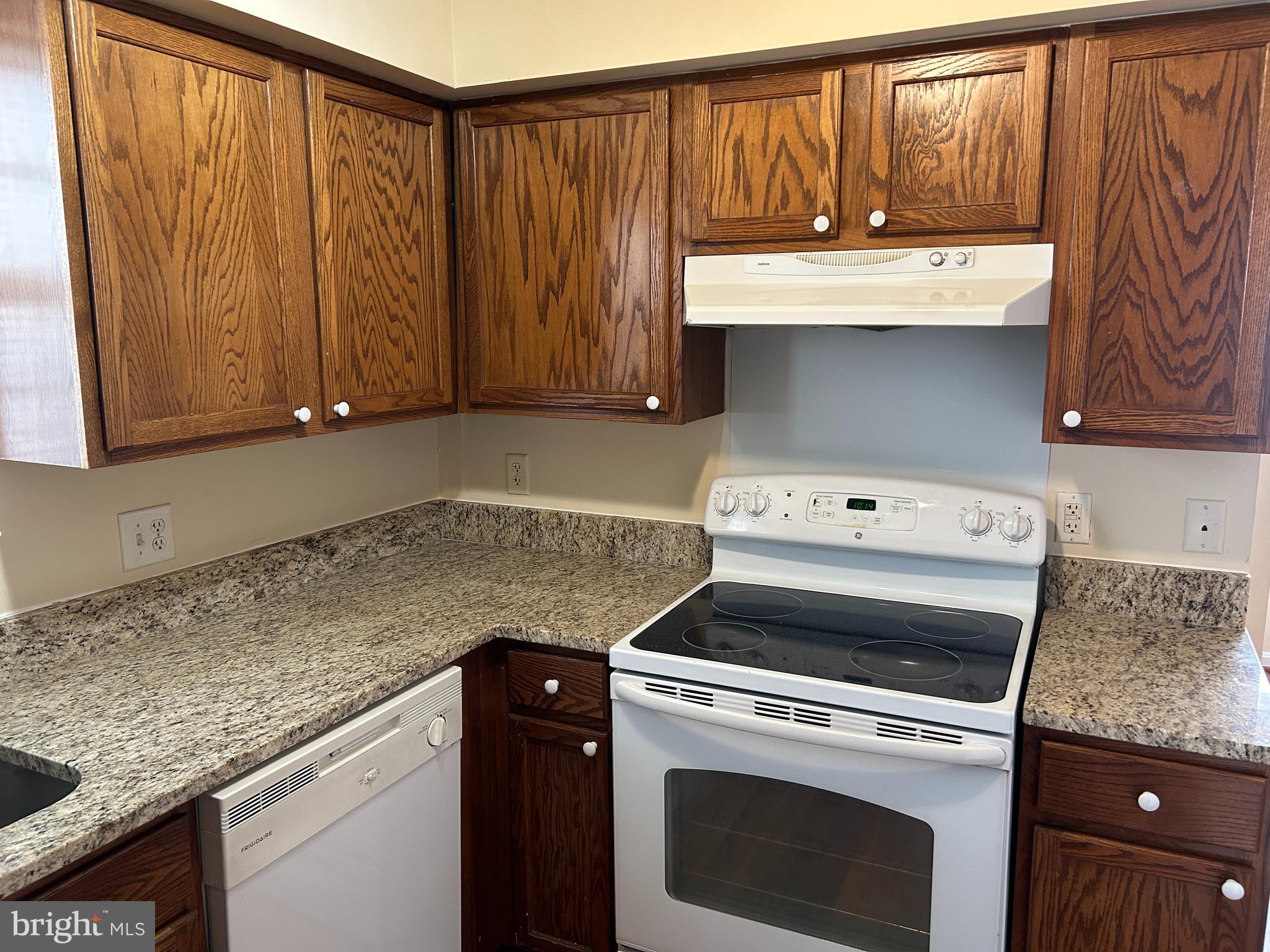 981 Main Avenue Hagerstown, MD 21740 - Photo 13 of 39 a kitchen with granite countertop a sink a stove and cabinets