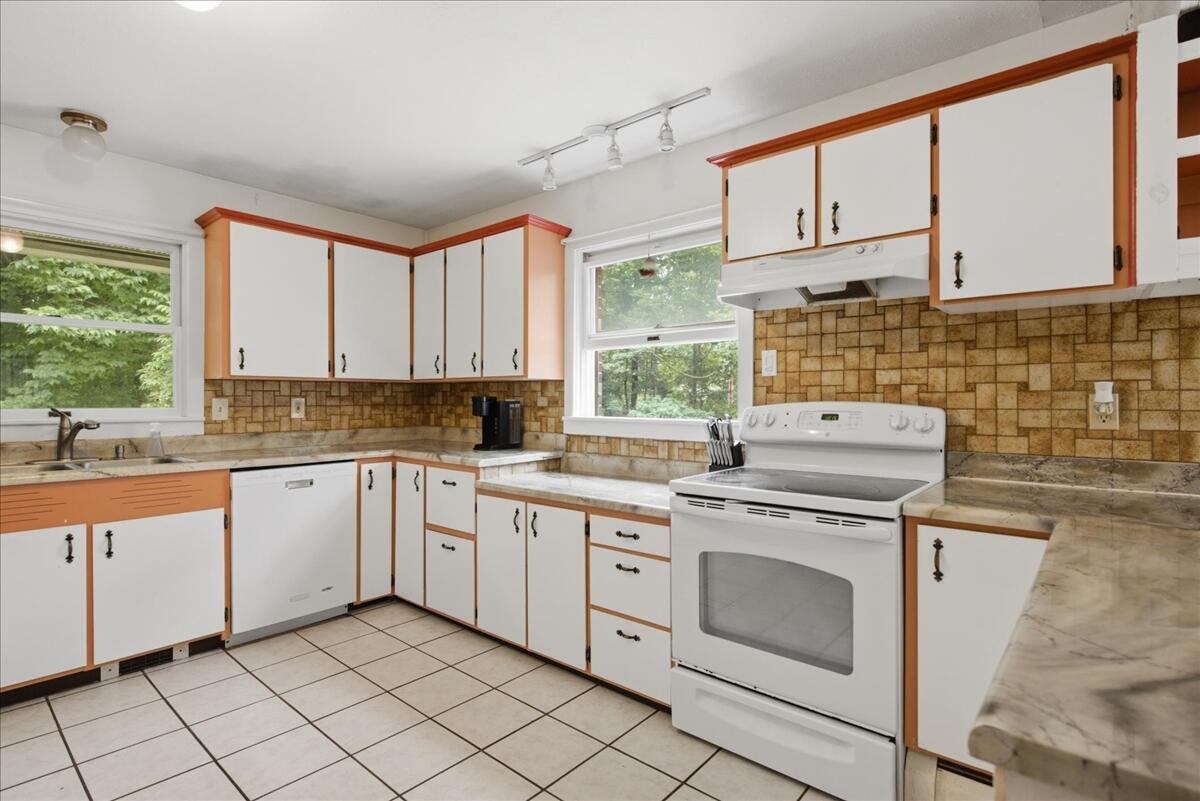 238 Bowdoinham Road Sabattus, ME 04280 - Photo 13 of 60 19-DSC09186