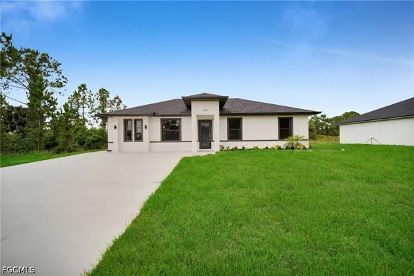 $1,600 | 462 Lampion Avenue South, Unit MAIN HOUSE, Lehigh Acres, FL 33974