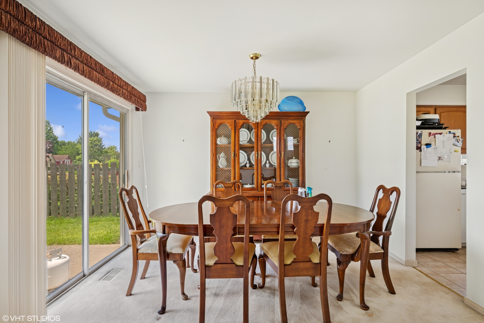 795 Hunter Drive Roselle, IL 60172 - Photo 9 of 26 a dining room with furniture a chandelier and a rug