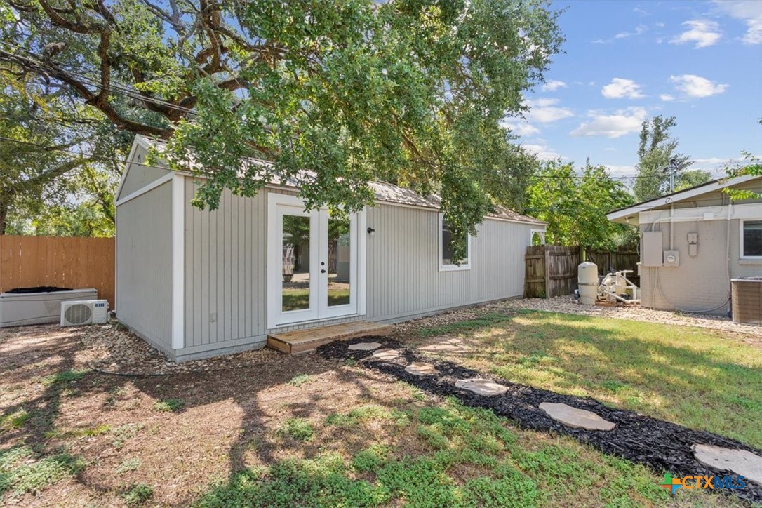 2810 Lilac Lane Temple, TX 76502 - Photo 40 of 40 a view of a backyard with a tree