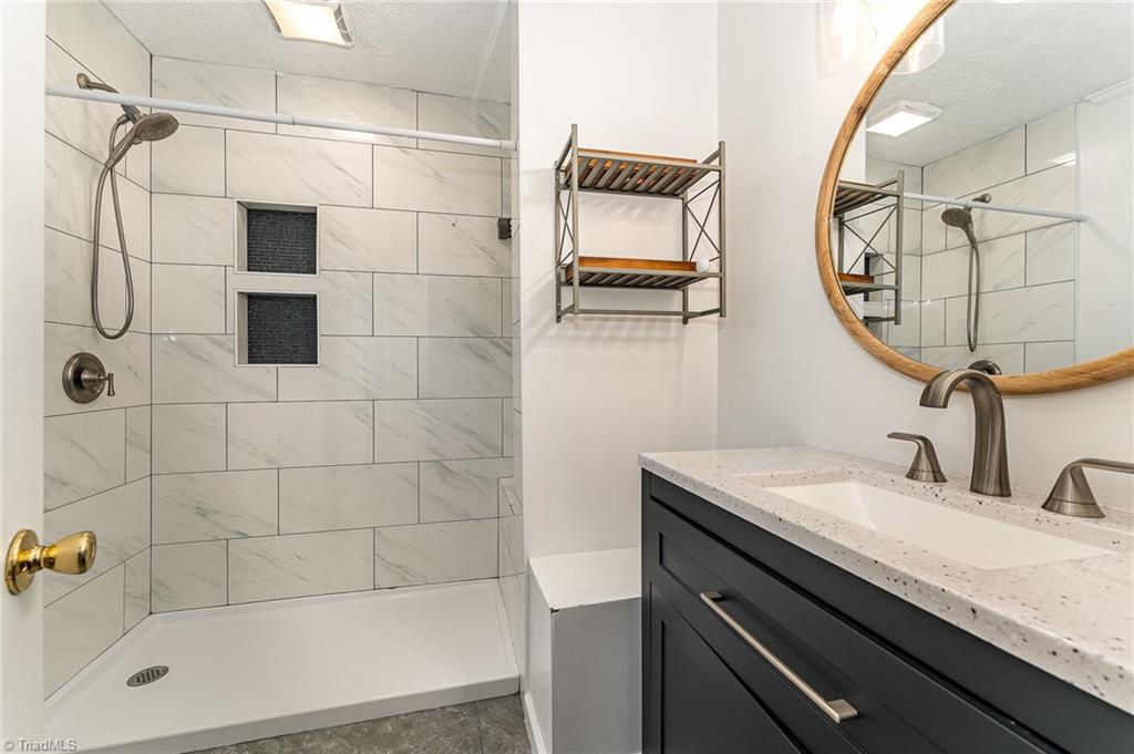 4721 Tower Road Greensboro, NC 27410 - Photo 25 of 40 Primary Bath