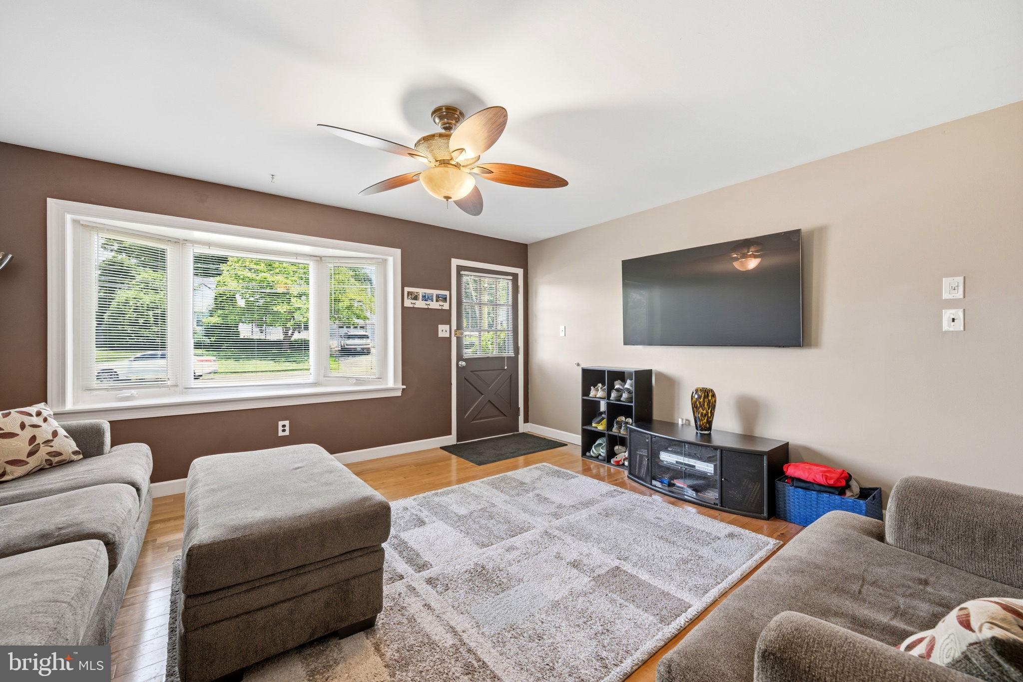 905 Amosland Road Morton, PA 19070 - Photo 10 of 44 Bright and inviting living space.