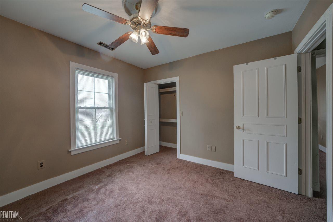 37820 Division Road Richmond, MI 48062 - Photo 4 of 39 31346131-3.JPG
