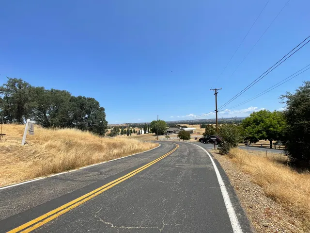 a view of a yard with mountain view in back