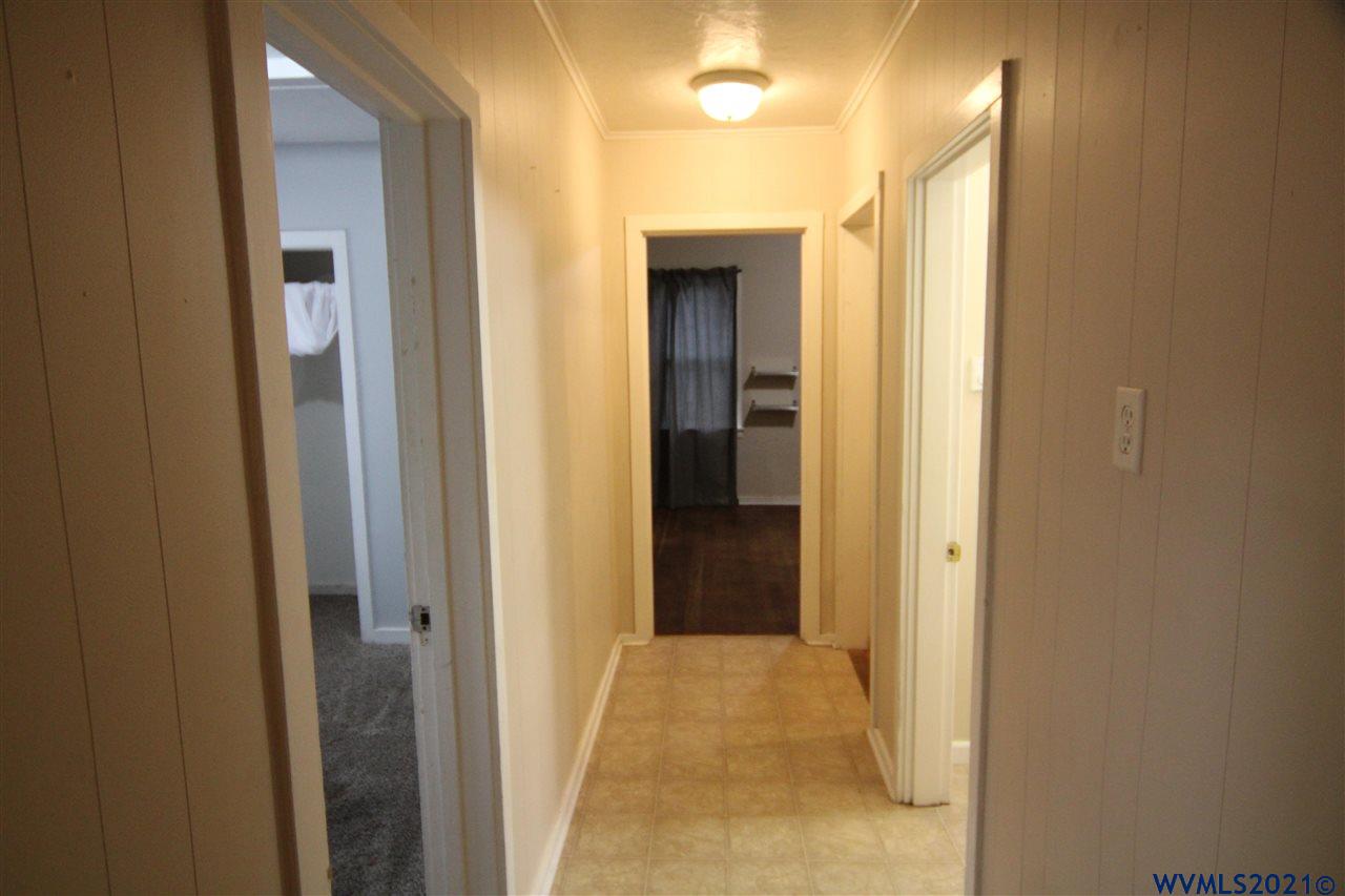 2347 Breyman Street Northeast Salem, OR 97301 - Photo 10 of 25