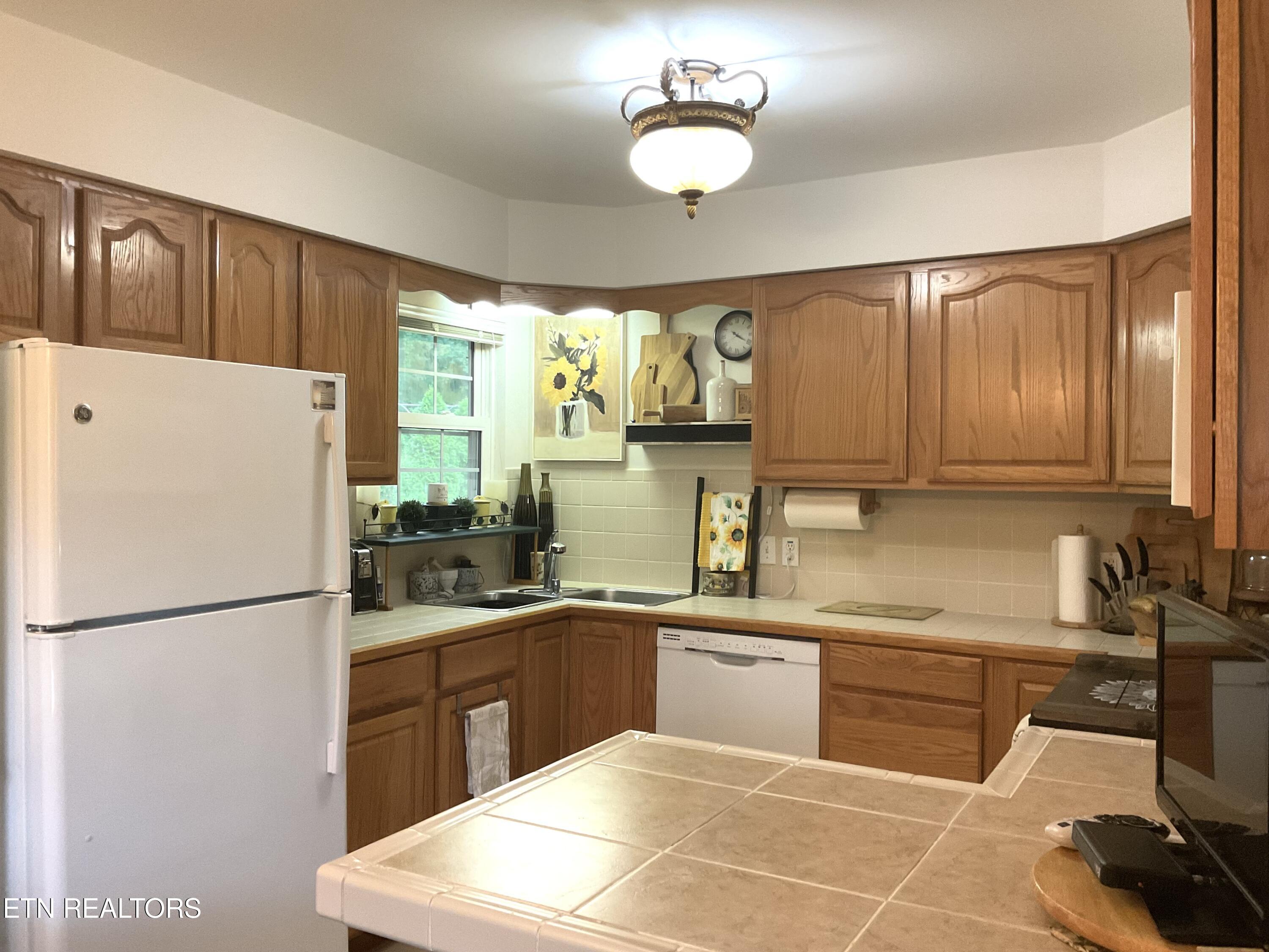 630-632 Bush Road Clinton, TN 37716 - Photo 10 of 47 Kitchen
