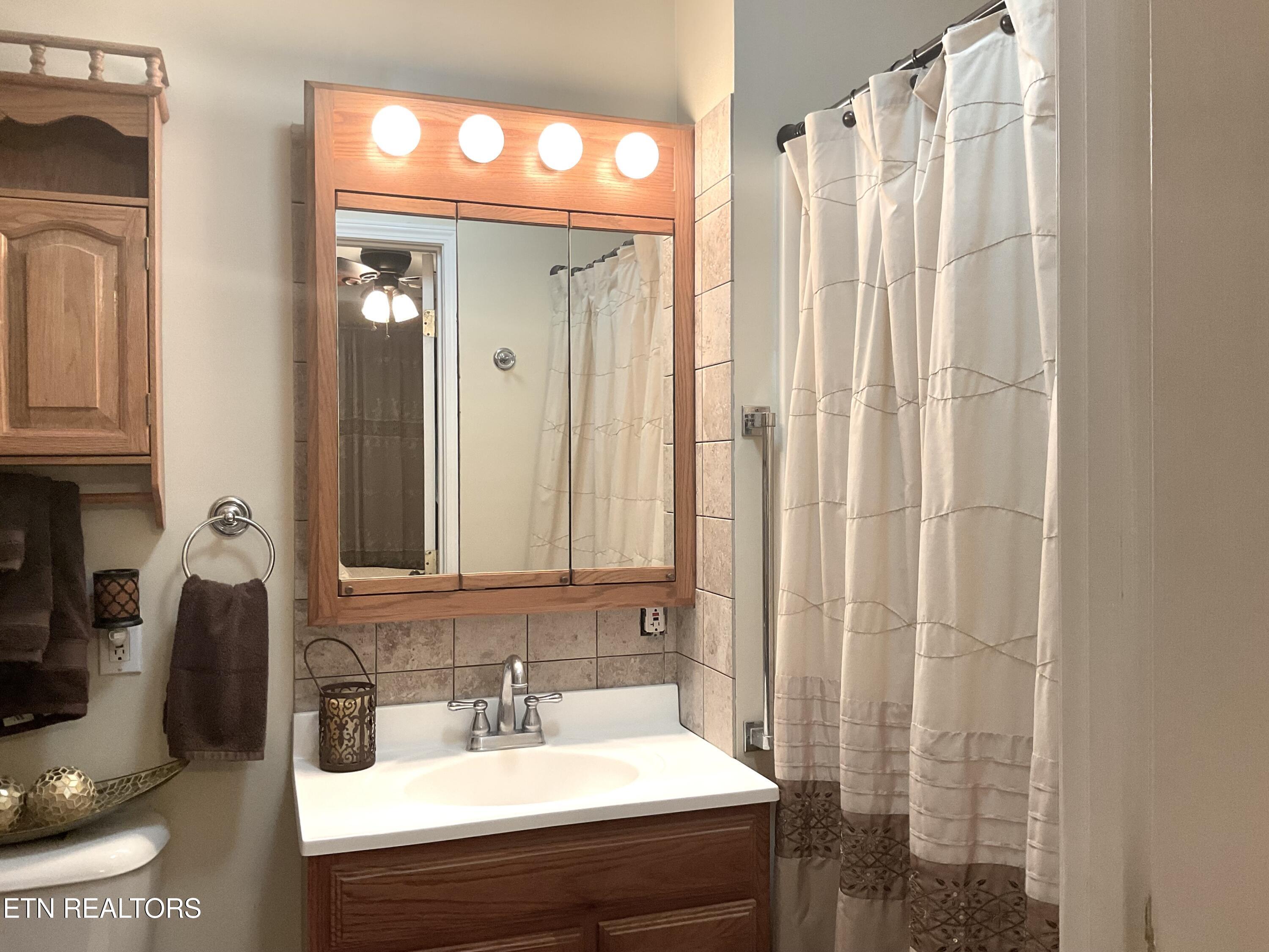 630-632 Bush Road Clinton, TN 37716 - Photo 31 of 47 En-suite