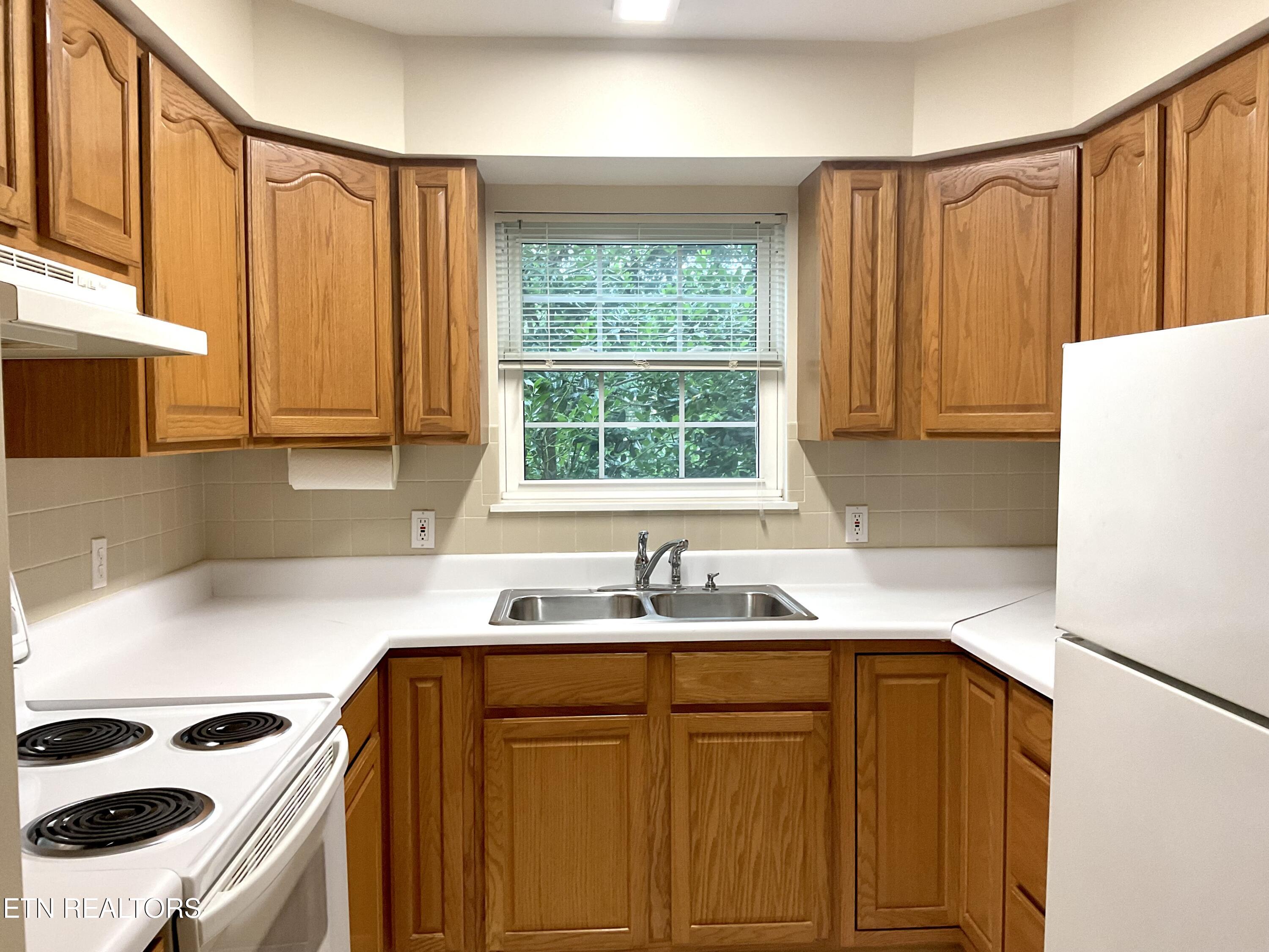 630-632 Bush Road Clinton, TN 37716 - Photo 35 of 47 Kitchen-fully equipped