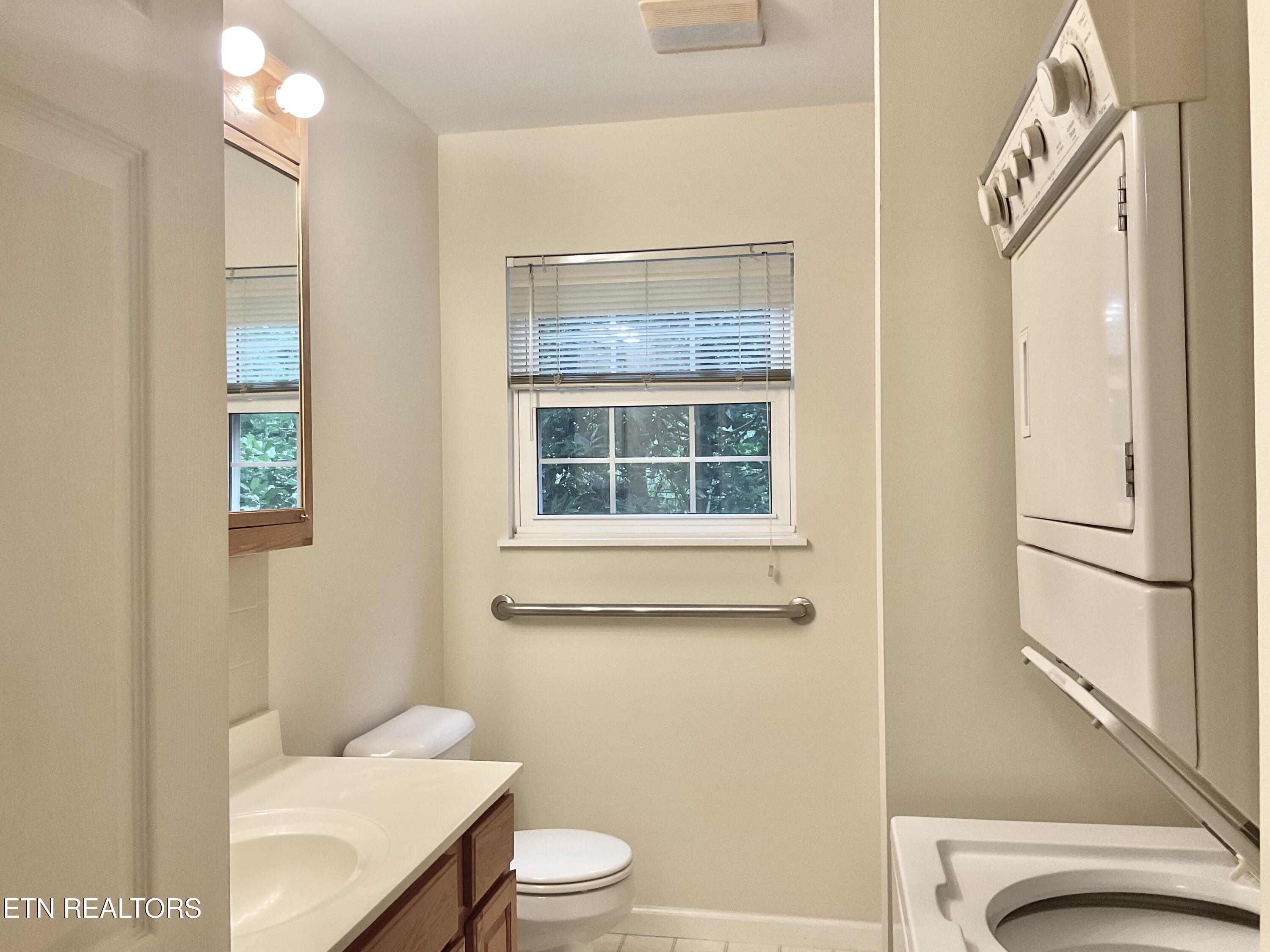 630-632 Bush Road Clinton, TN 37716 - Photo 37 of 47 Bathroom/Utility