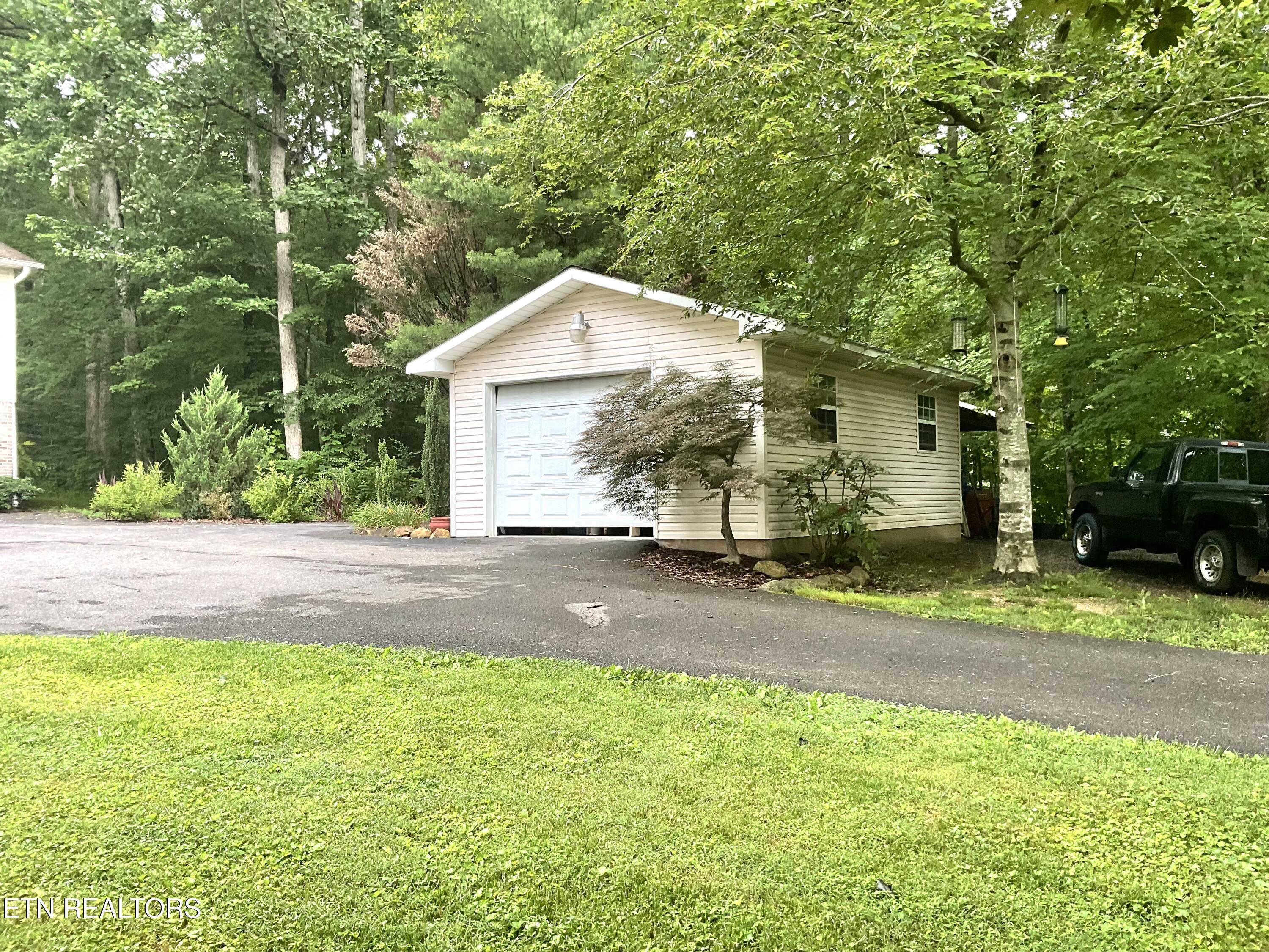 630-632 Bush Road Clinton, TN 37716 - Photo 6 of 47 Detached Garage