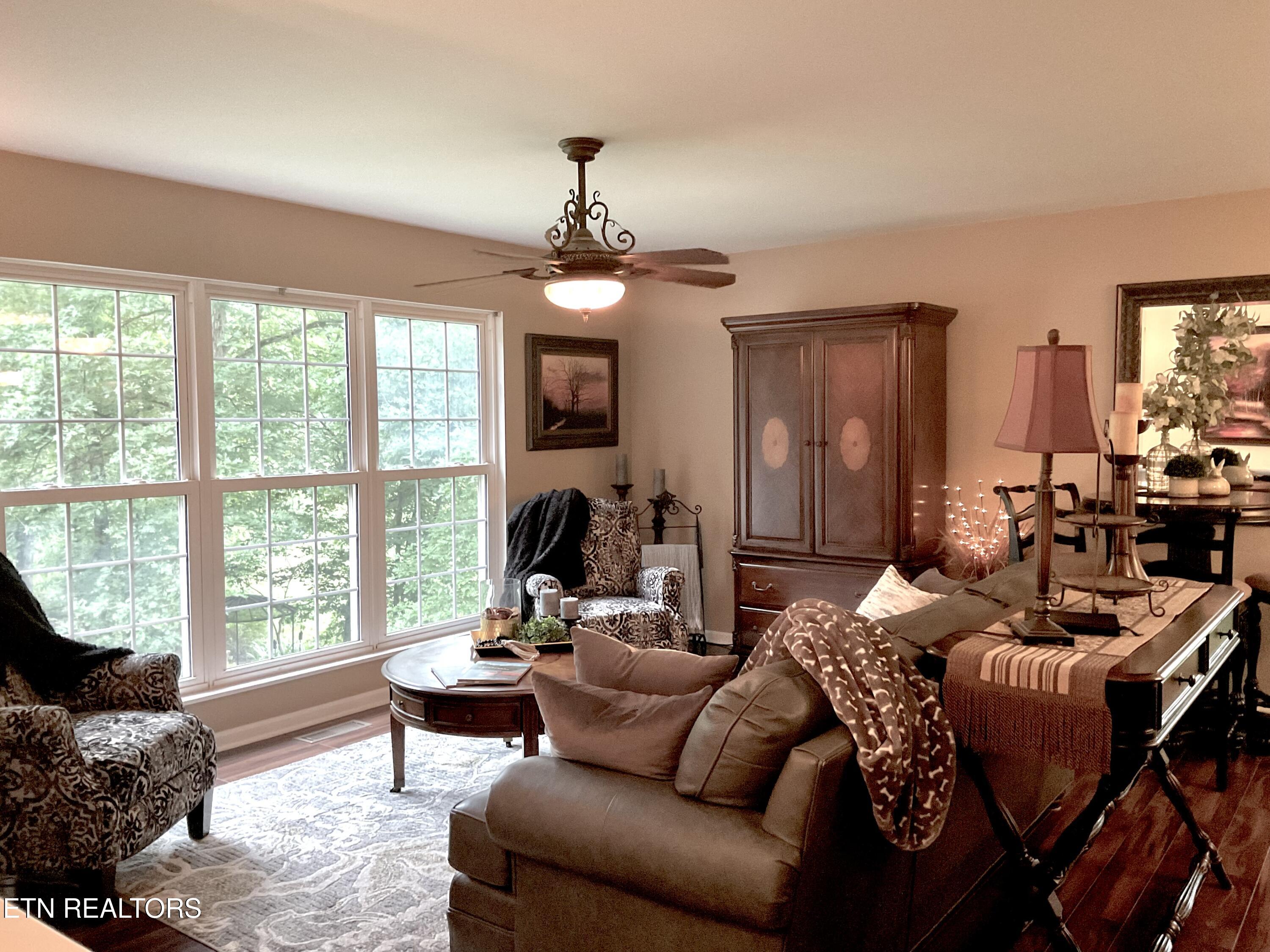 630-632 Bush Road Clinton, TN 37716 - Photo 8 of 47 Formal Living Room
