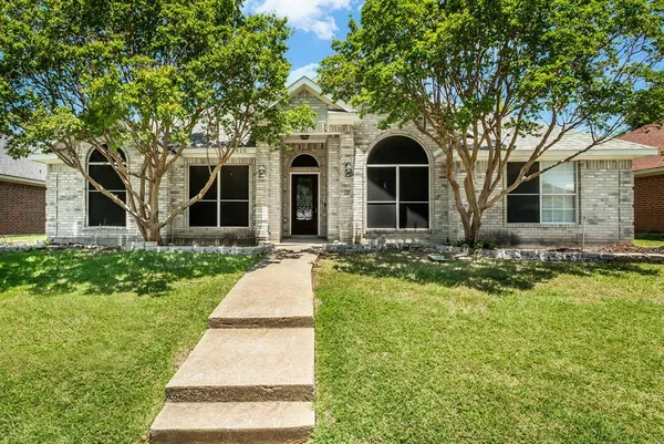 $399,900 | 6610 Falcon Street, Rowlett, TX 75089
