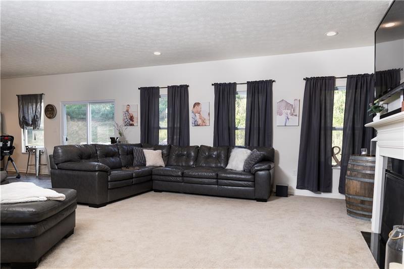 220 West Country Barn Road Houston, PA 15342 - Photo 6 of 24