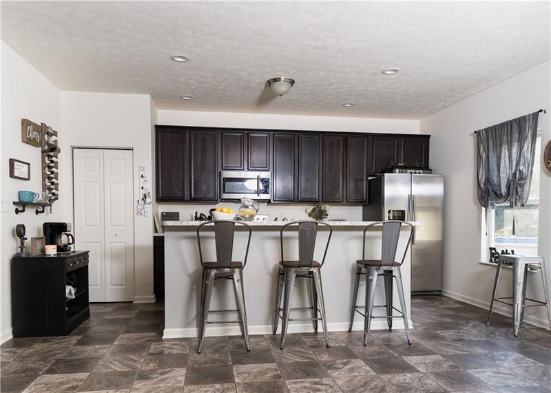 220 West Country Barn Road Houston, PA 15342 - Photo 8 of 24