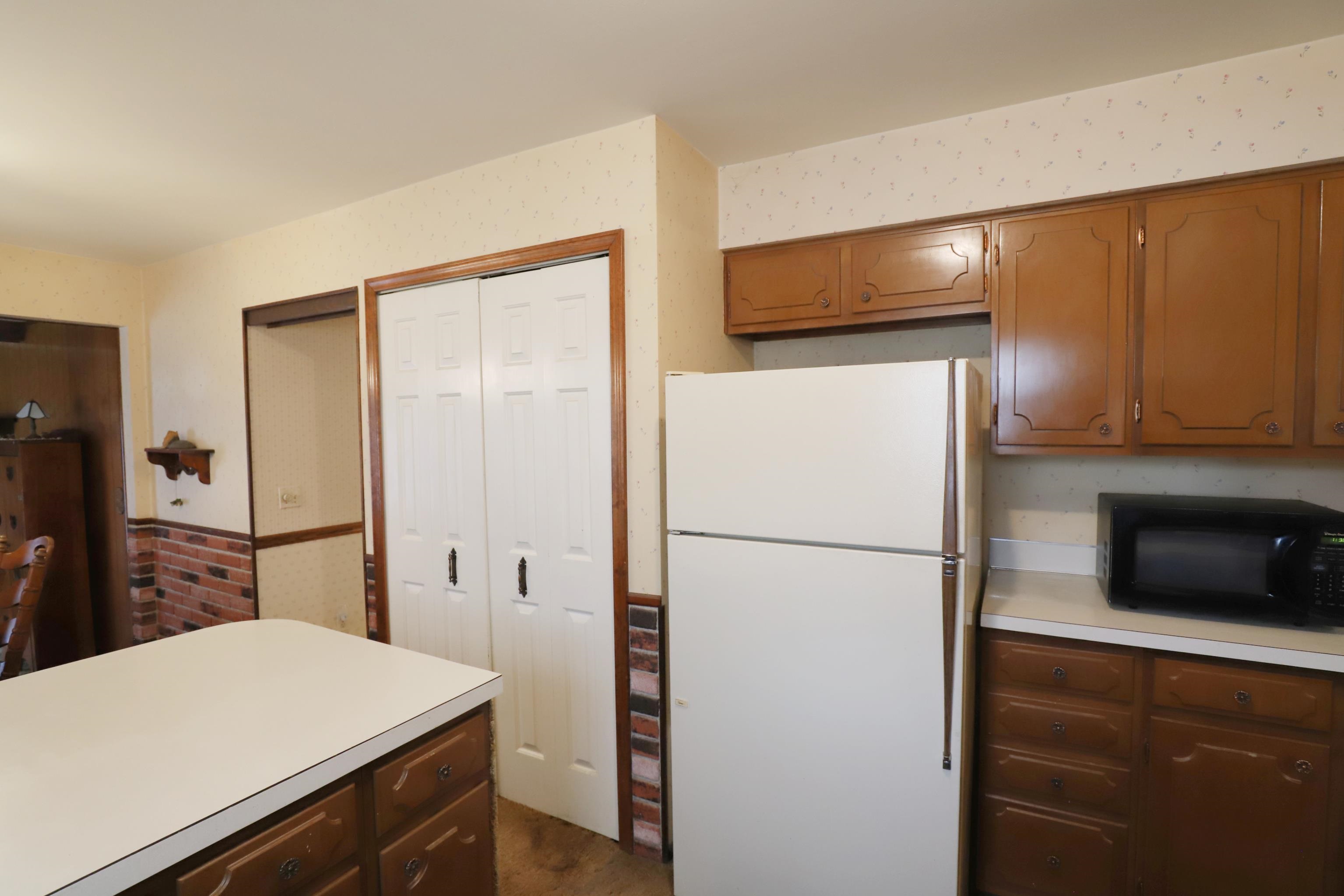 1261 North Morrish Road Flint, MI 48532 - Photo 13 of 33 50133516-f490b8f1-6850-4f94-a6b5-17a439f2da50.JPG