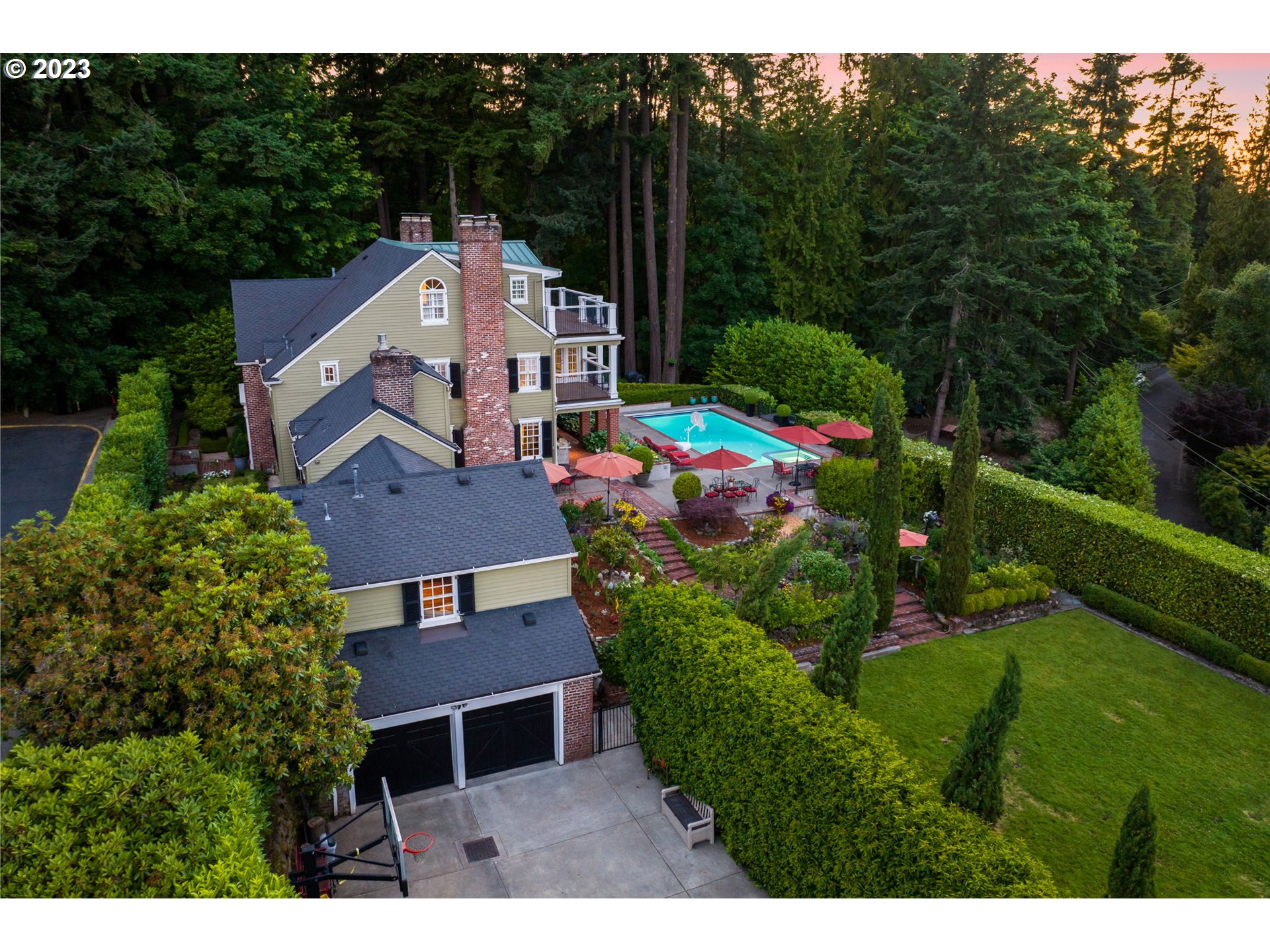 3161 Northwest Cumberland Road Portland, OR 97210 - Photo 2 of 48 Gallery Image 2