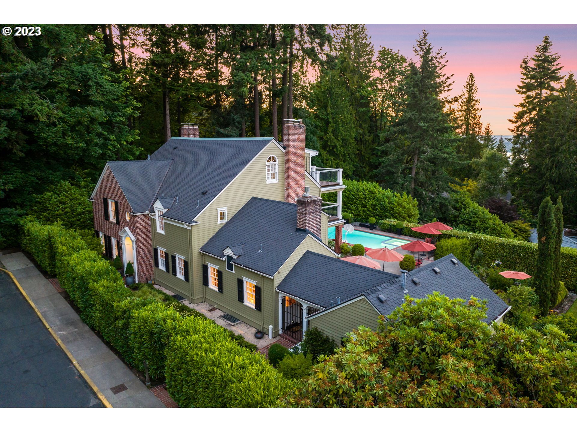 3161 Northwest Cumberland Road Portland, OR 97210 - Photo 3 of 48 Gallery Image 3