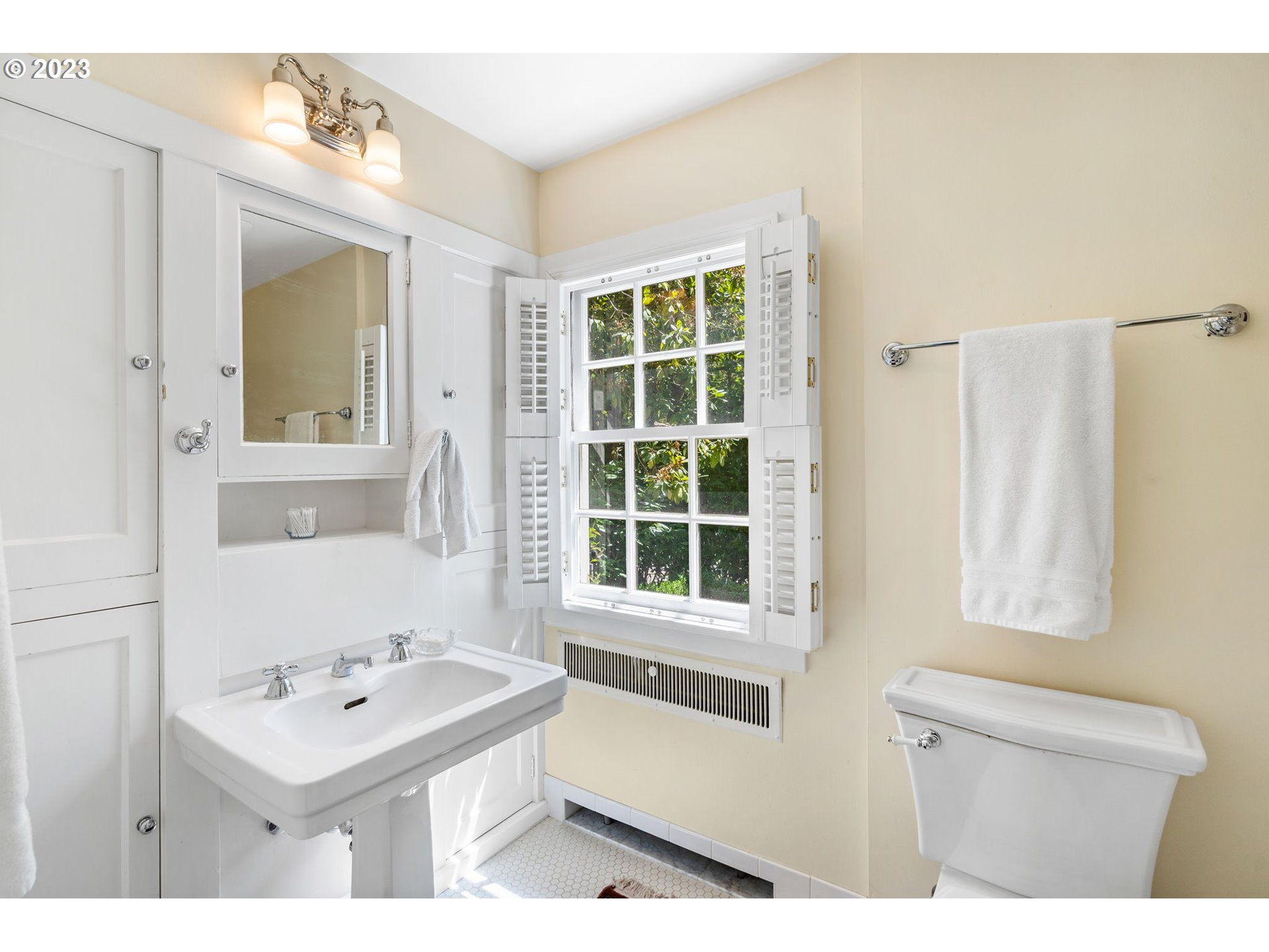 3161 Northwest Cumberland Road Portland, OR 97210 - Photo 36 of 48 Gallery Image 36