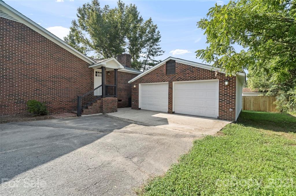 2202 Brantley Road Kannapolis, NC 28083 - Photo 4 of 34 Gallery Image 4