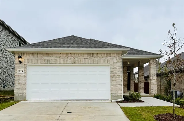 $2,200 | 518 Clover Crk Drive, McKinney, TX 75071