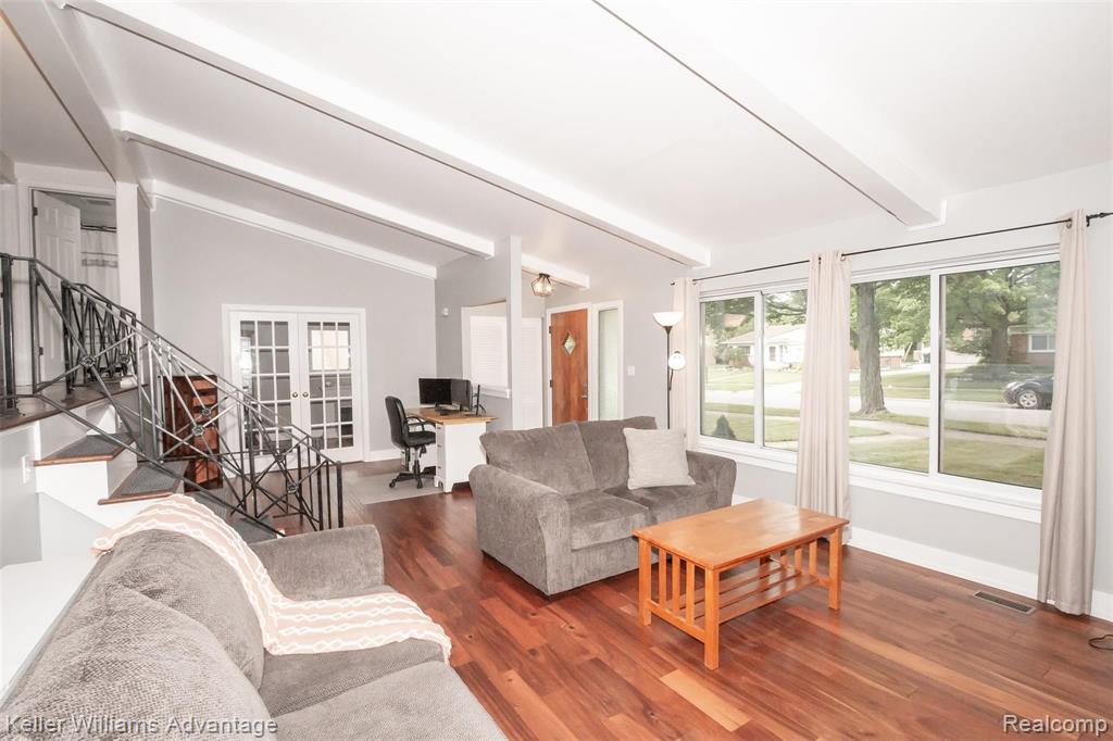 1429 North Pine Street Rochester Hills, MI 48307 - Photo 9 of 41
