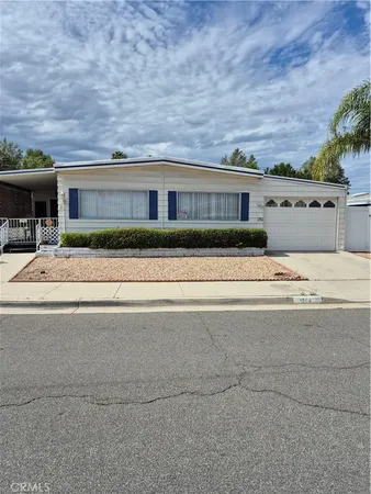 a front view of house with yard
