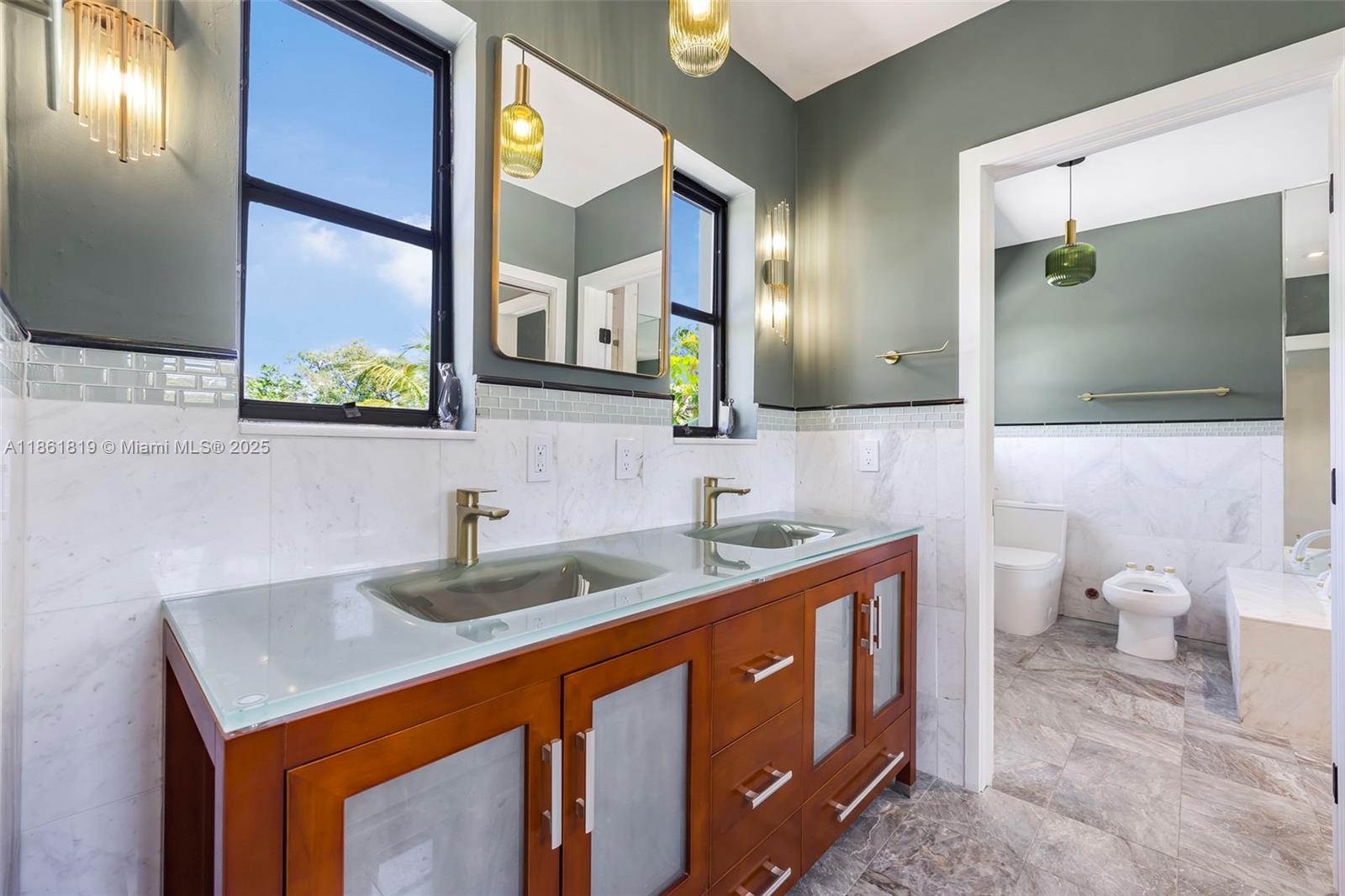 3180 North Bay Road Miami Beach, FL 33140 - Photo 27 of 41