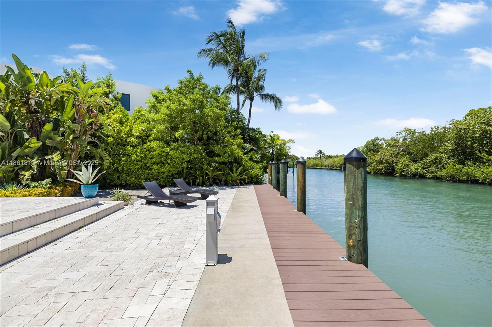 3180 North Bay Road Miami Beach, FL 33140 - Photo 37 of 41 a view of a backyard